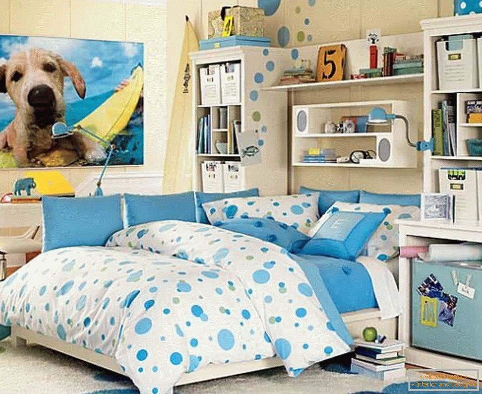 Кімната дівчинки-підлітка в блакитних кольорах