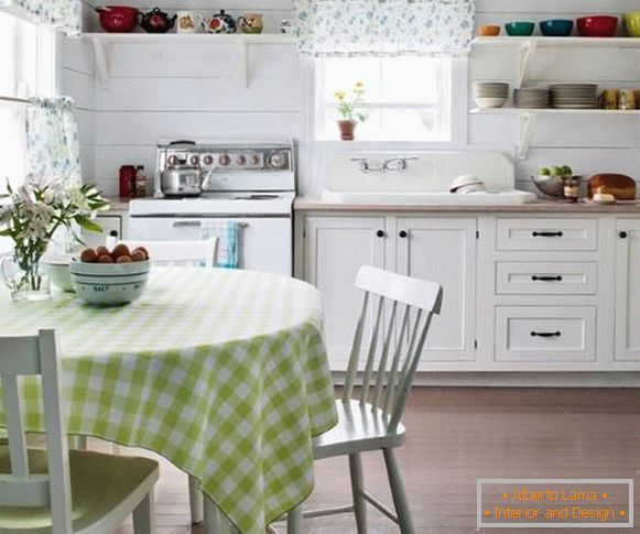 Кухонні штори білого кольору з синім візерунком фото 2016