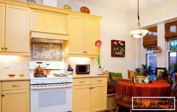Жовта меблі для кухні в стилі прованс