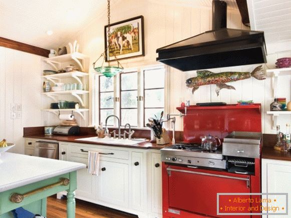 Червона плита на кухні в стилі прованс