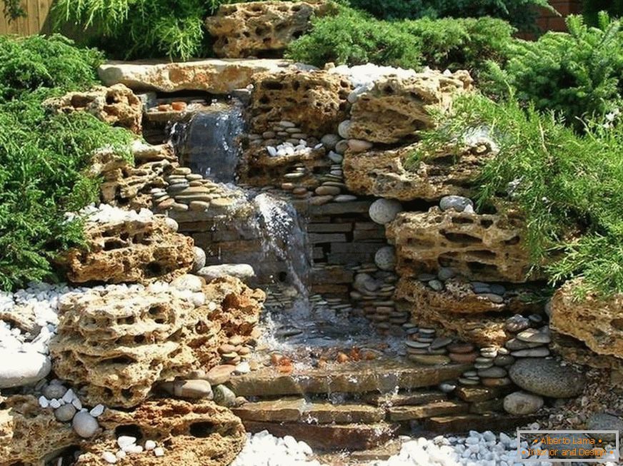 кам'яний водоспад