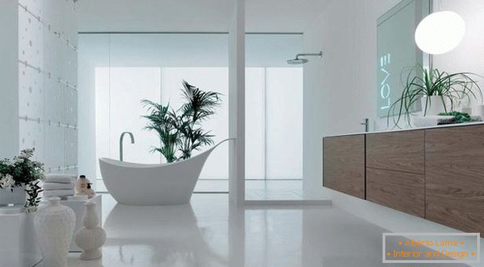 Велика ванна в стилі хай-тек виконана в світлих тонах. Освіжають інтер'єр кімнати живі квіти.