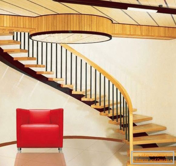 гвинтові металлическая лестница с деревянными ступенями