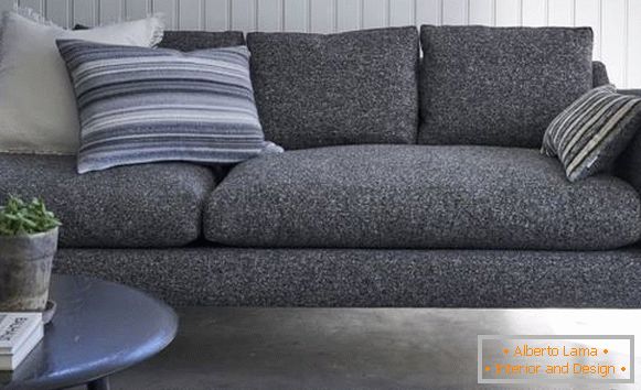 Оббивка дивана, килим і подушки з колекції 2016 від Designers Guild