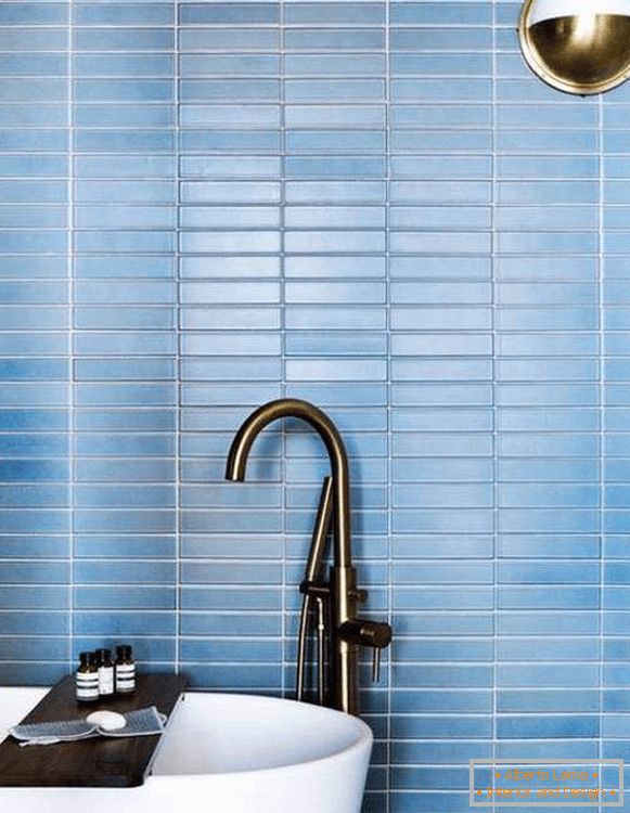 Світло-синій колір в інтер'єрі ванної кімнати