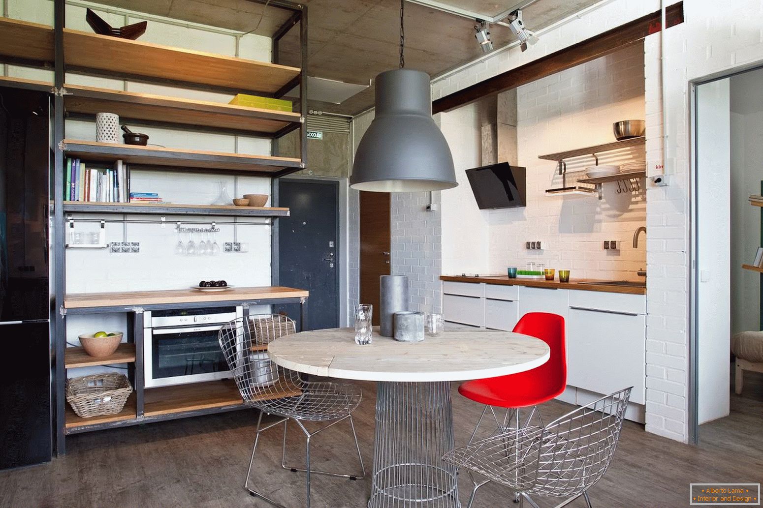 Кухня дизайнерської квартири-студії в Росії