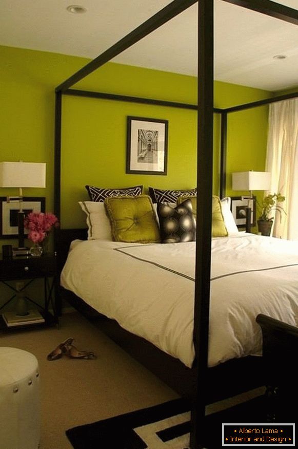 Спальня зі стінами оливкового кольору