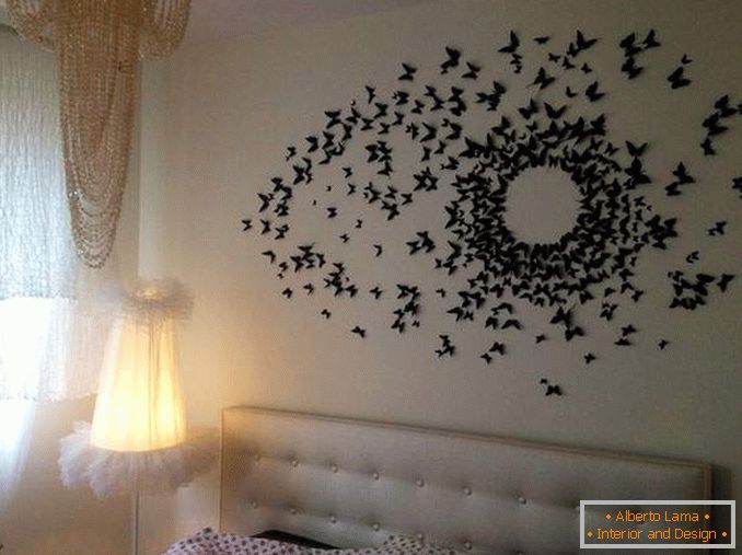 Декор метеликами на стіні своїми руками - фото в спальні
