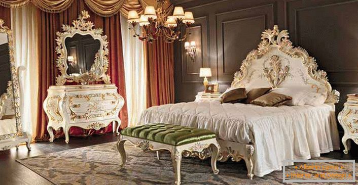 Спальня у великому будинку французької заможної родини. 