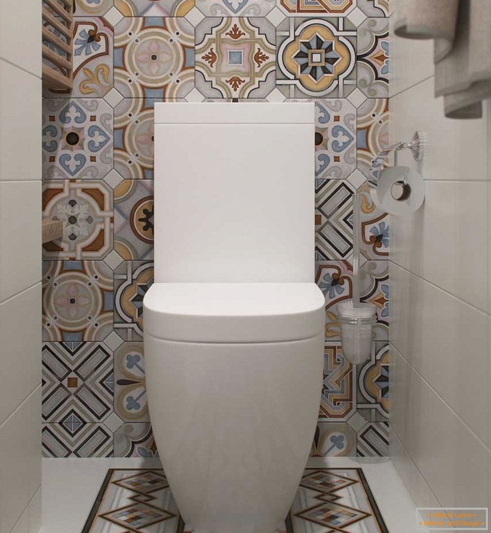 Плитка з орнаментом в туалеті