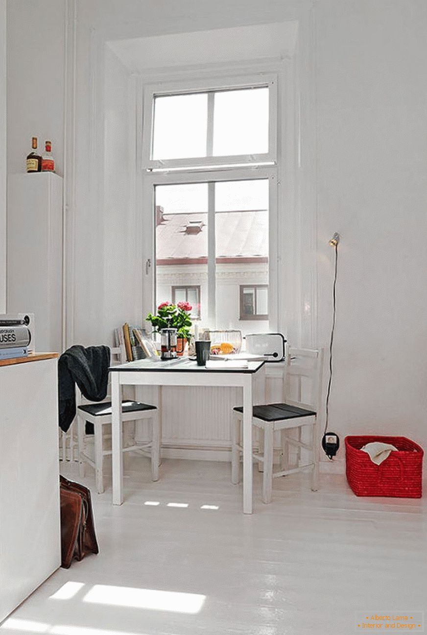 Білий колір в дизайні маленької квартири