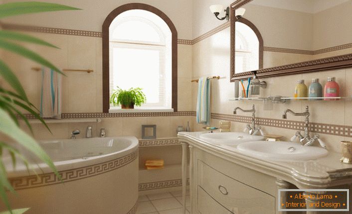 Ванна кімната в середземноморському стилі в заміському будинку в Підмосков'ї. 