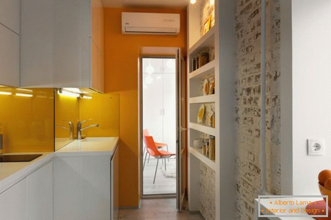 Кухня маленької квартири-студії в Києві