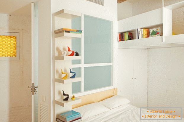 Проект міні квартири: білий цегла в обробці спальні
