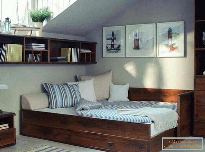 Сучасний кантрі в спальні. Функціональна меблі з дерева робить кімнату захаращеною.