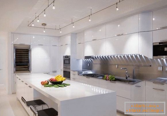 Сучасні стельові світильники для кухні - спот-система фото