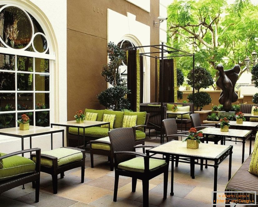 Кафе готелю в Лос-Анджелесі Four Seasons після редизайну