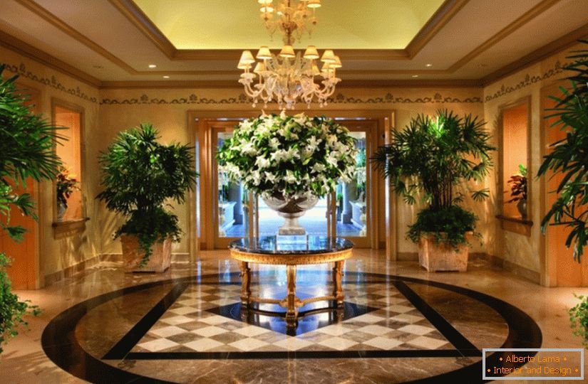Головний хол готелю Four Seasons