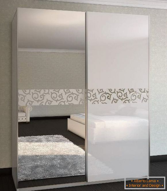 Сучасні шафи купе - фото дизайн в спальню з дзеркалом