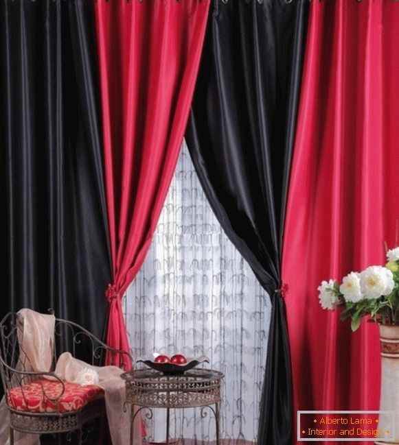 Чорні та червоні штори для залу на люверсах - фото