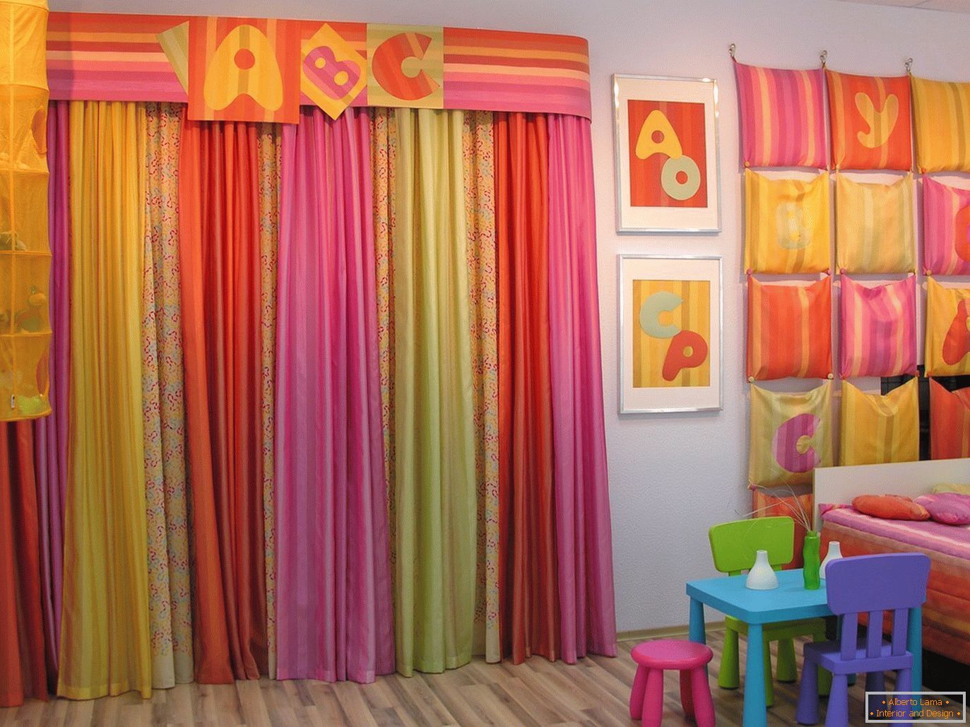 Яскравий текстиль для дитячої кімнати