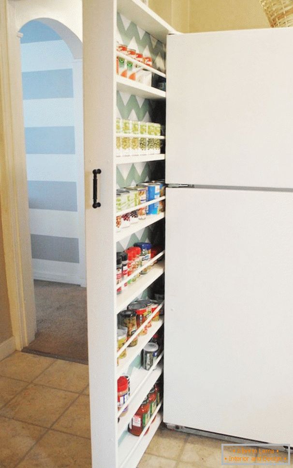 Висувна комора за холодильником