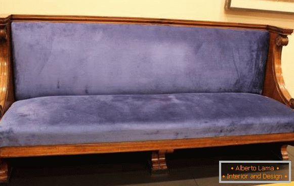 Старовинний диван в стилі бароко з СРСР 30-х років