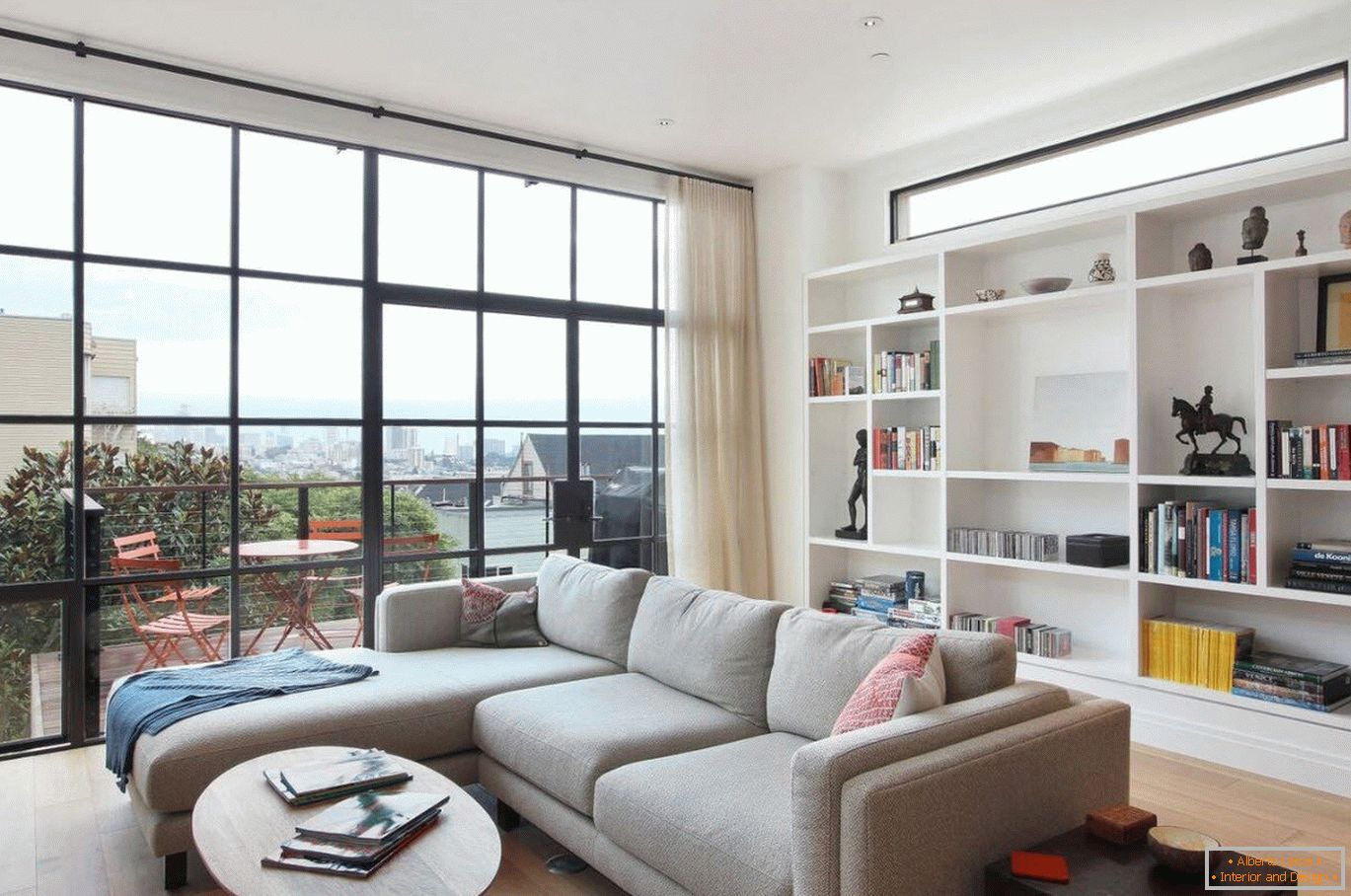 Панорамне скління в сучасних апартаментах