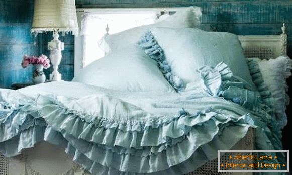 Декор і оздоблення шебби шик в інтер'єрі спальні в бірюзовому кольорі
