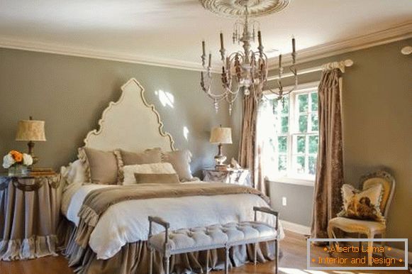 Поєднання класичного стилю і шебби шик в спальні