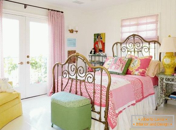 Інтер'єр спальні в стилі Шеббі шик - фото в яскравих тонах