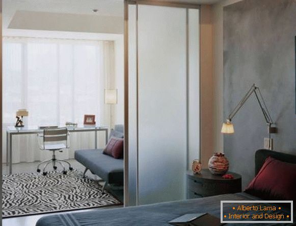 Скляні розсувні двері і перегородки - фото в квартирі