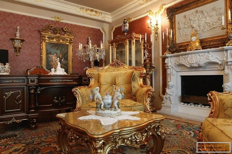 Зал з меблями і декором золотистого кольору
