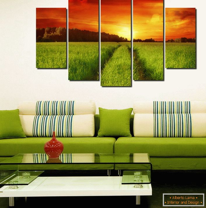 Модульні картини ретельно підбиралися під індивідуальний інтер'єр. Зелене поле, як би продовжує диван, підібраний в тон.