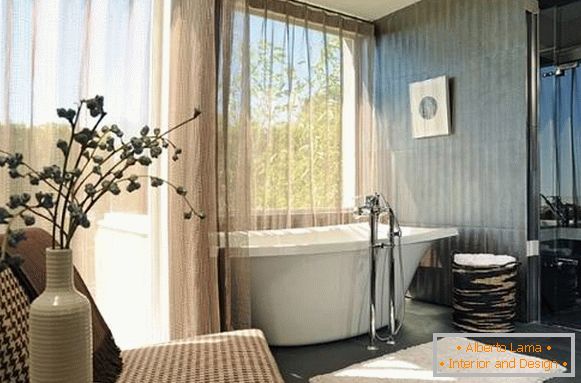 Прозорі штори в дизайні ванної кімнати