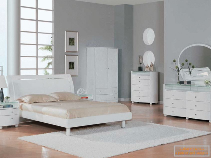 Білі меблі в спальні