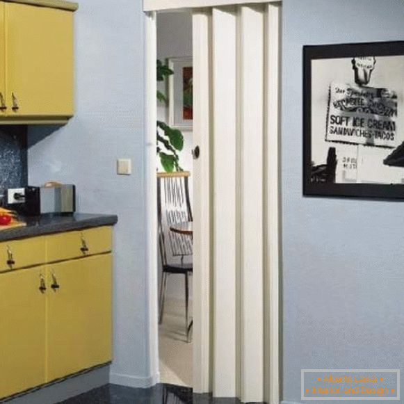 Текстильна двері гармошка на кухню в білому кольорі