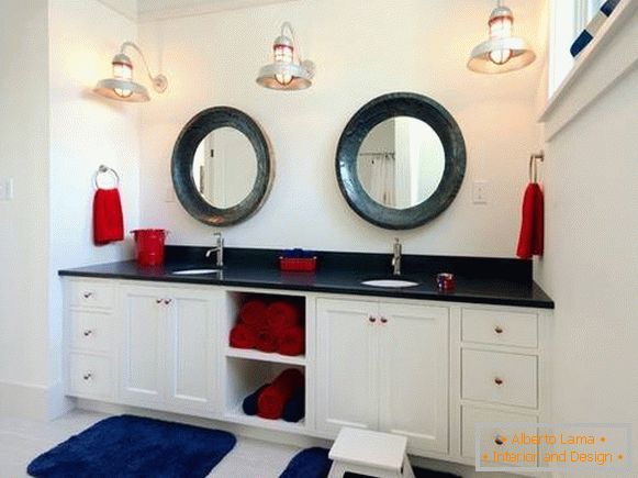 Яскраві круглі дзеркала в ванну кімнату фото