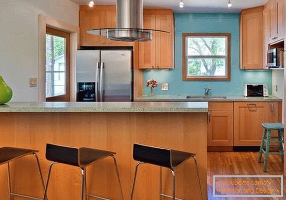 Поєднання з блакитним кольором в інтер'єрі кухні фото