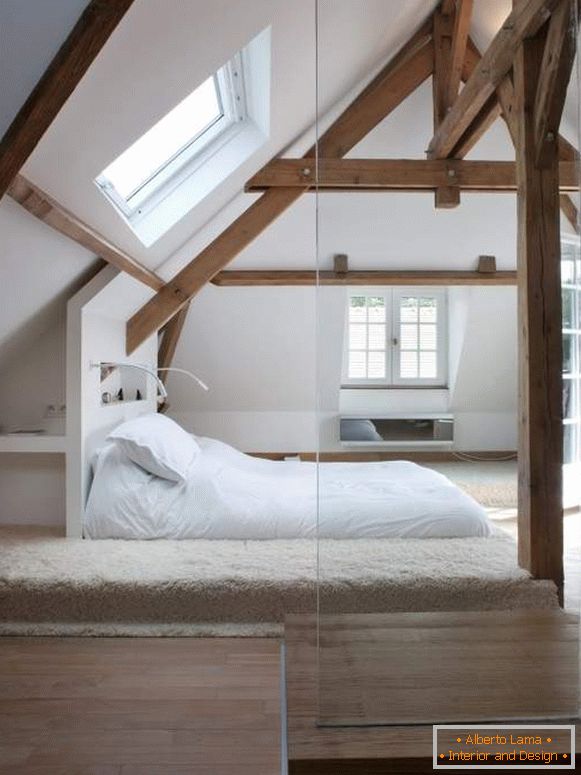 Дизайн мансардного этажа - фото спальни с верандой