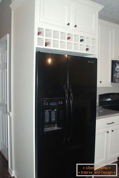 Вбудований холодильник на маленькій кухні