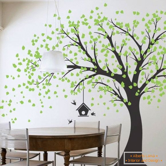Зображення дерева на стіні в інтер'єрі