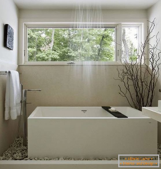 Світла ванна кімната в китайському стилі