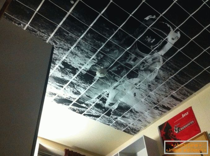 Зображення космонавта на стелі