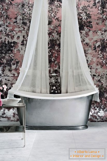 Дзеркальна мозаїка в ванній кімнаті