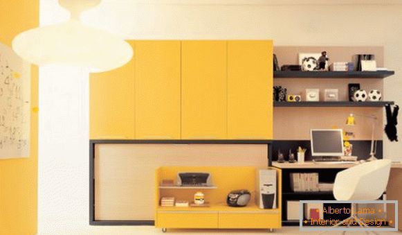 Робочий кабінет в жовтому кольорі