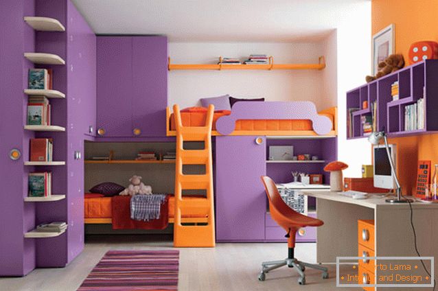 Фіолетово-помаранчевий дизайн дитячої