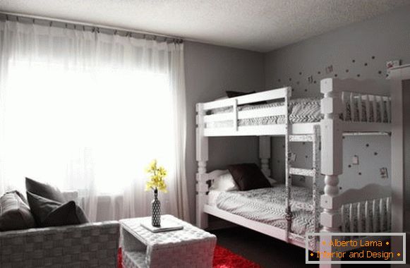 Елегантна спальня в білому кольорі