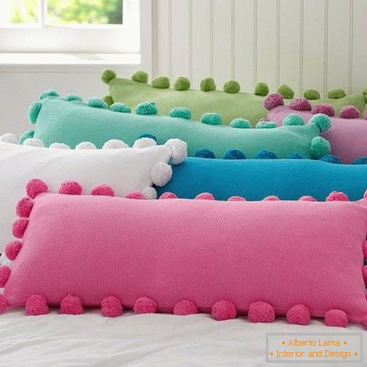 Декоративні подушки для спальні