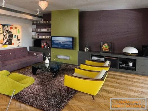Дизайн вітальні з жовтою меблями